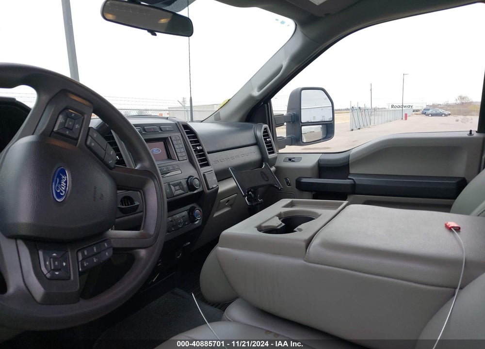 2021 FORD F-600 CHASSIS XL VIN: 1FDFF6KT4MDA14402