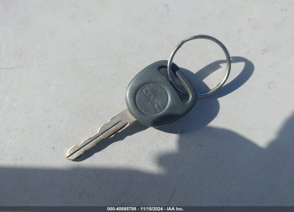 2001 GMC SAFARI SL VIN: 1GTDM19W81B507026