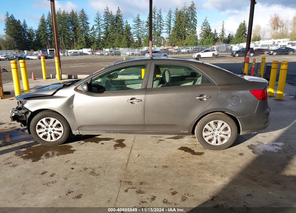 2011 KIA FORTE EX VIN: KNAFU4A24B5461923