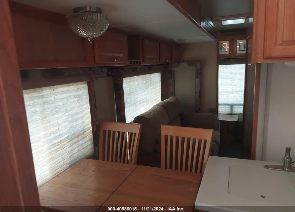 2005 PILGRIM INTERNATIONA OPEN ROAD M-349RLDS VIN: 5L4FR352551008780