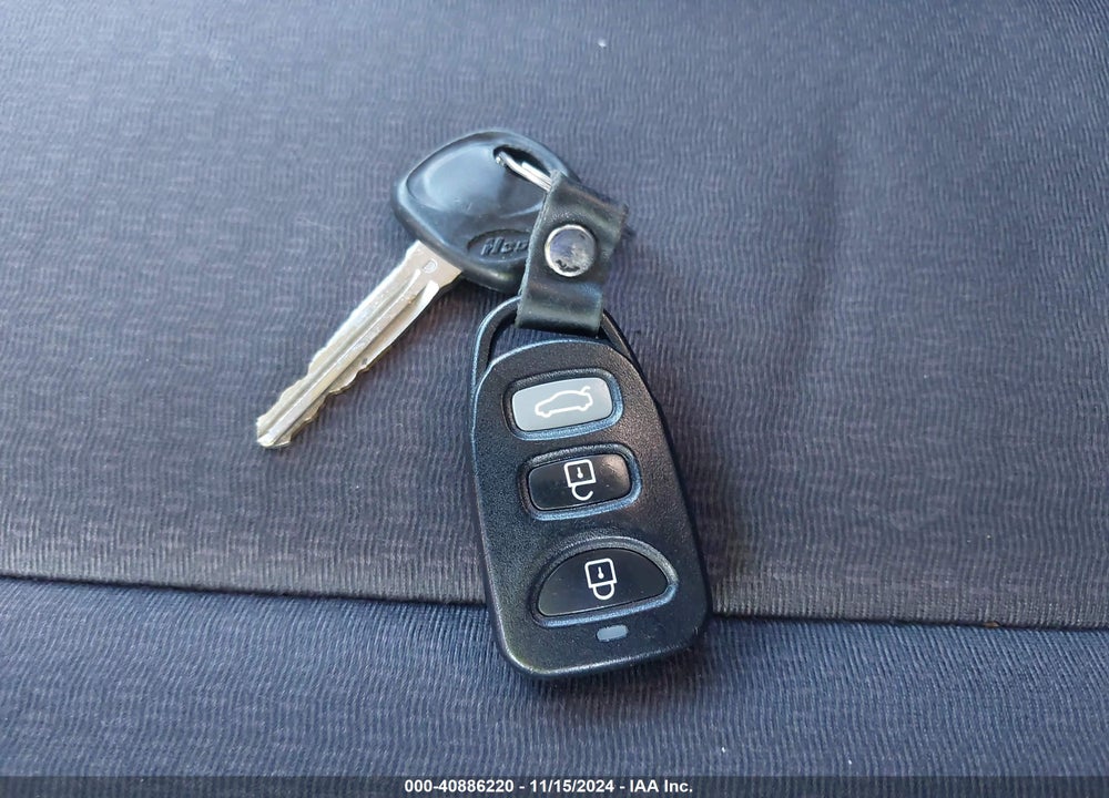 2008 HYUNDAI ELANTRA GLS/SE VIN: KMHDU46D38U305936
