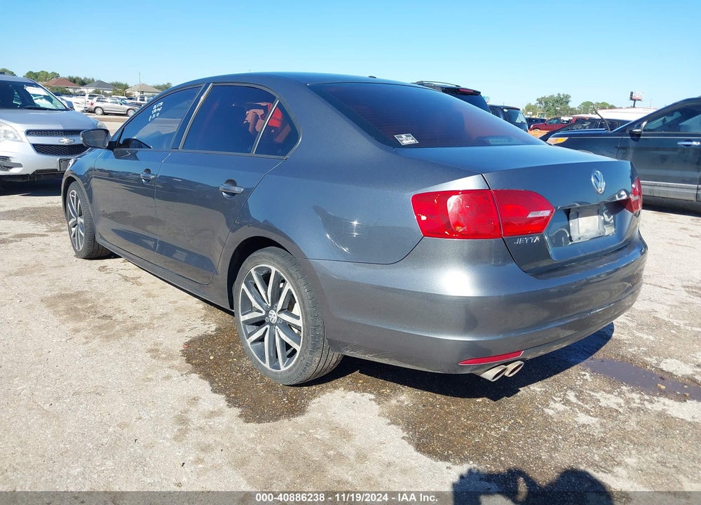 2011 VOLKSWAGEN JETTA VIN: 3VW2K7AJ4BM068799