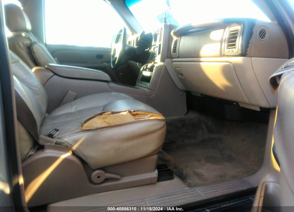 2005 CHEVROLET TAHOE LS VIN: 1GNEC13T15J157358