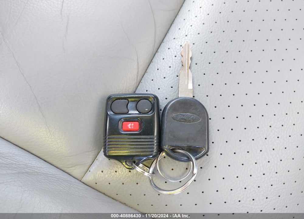 2005 FORD FREESTYLE SEL VIN: 1FMDK05125GA11489