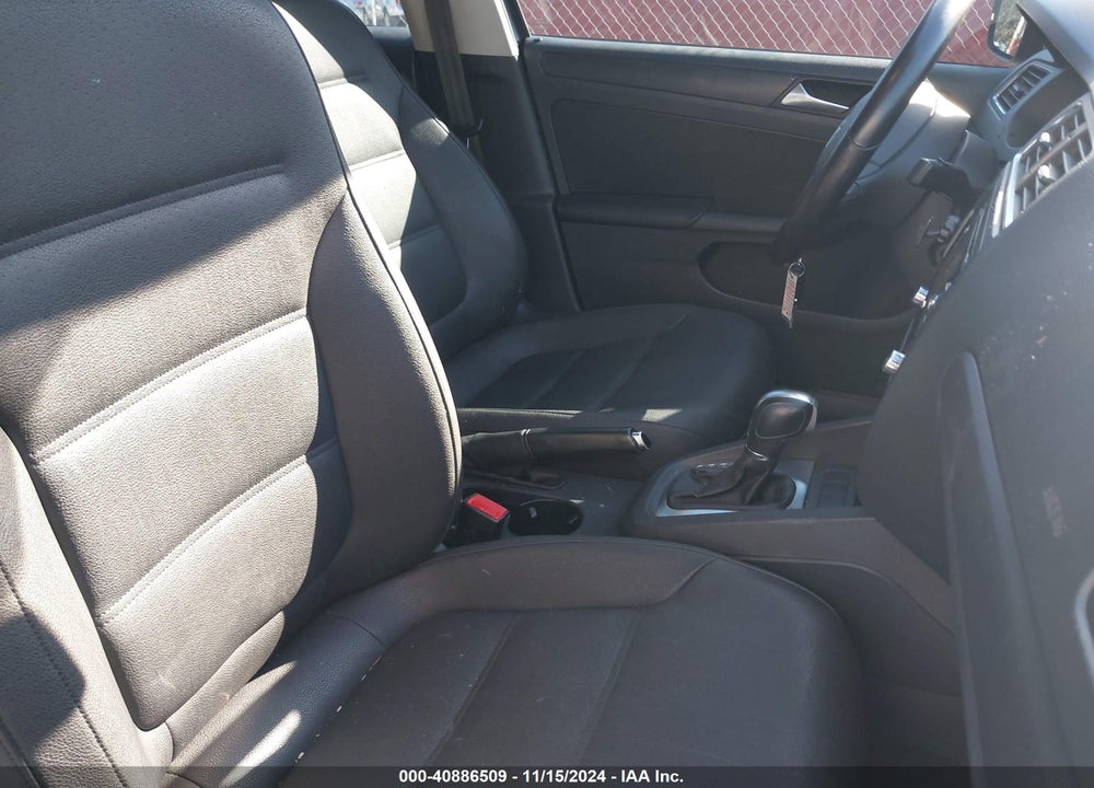 2011 VOLKSWAGEN JETTA VIN: 3VWDZ7AJ0BM311240