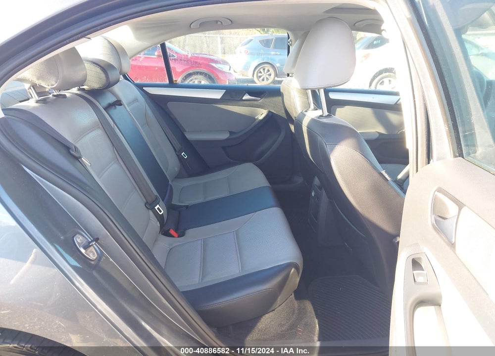 2013 VOLKSWAGEN JETTA HYBRID SEL VIN: 3VW637AJ8DM263936