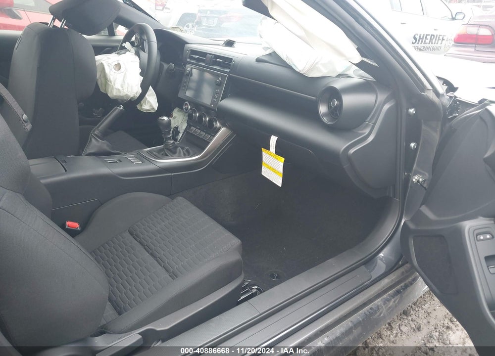 2024 TOYOTA GR86 BASE (M6) VIN: JF1ZNBB1XR9754516