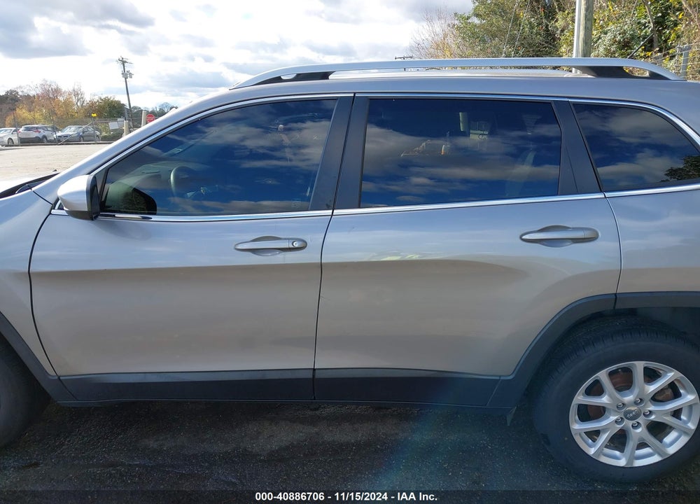 2018 JEEP CHEROKEE LATITUDE FWD VIN: 1C4PJLCBXJD590535