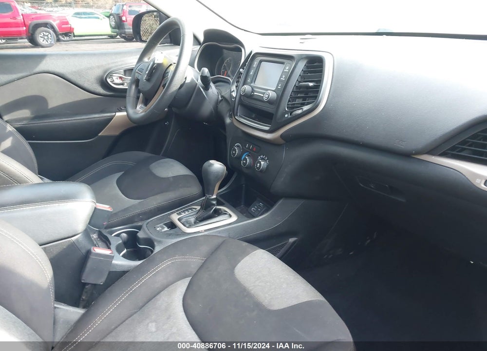 2018 JEEP CHEROKEE LATITUDE FWD VIN: 1C4PJLCBXJD590535