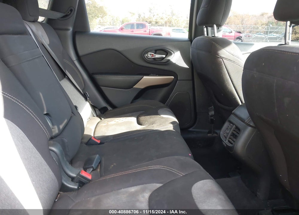 2018 JEEP CHEROKEE LATITUDE FWD VIN: 1C4PJLCBXJD590535