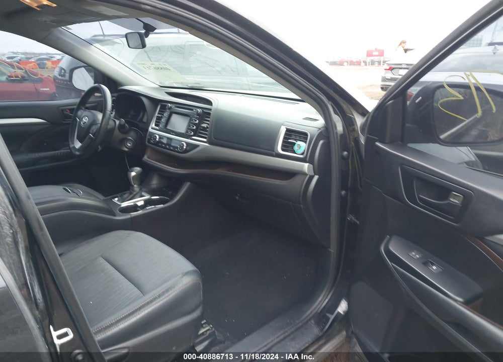 2015 TOYOTA HIGHLANDER LE PLUS V6 VIN: 5TDBKRFH2FS182620