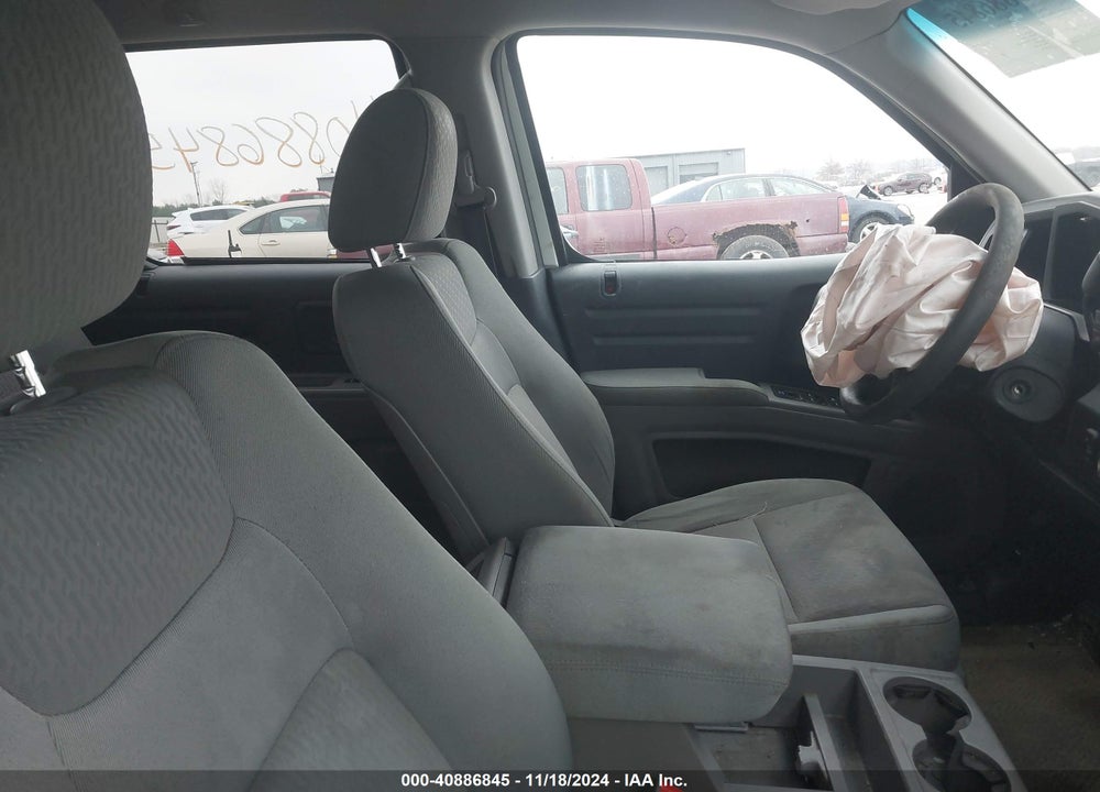 2011 HONDA RIDGELINE RTL VIN: 5FPYK1F56BB502643