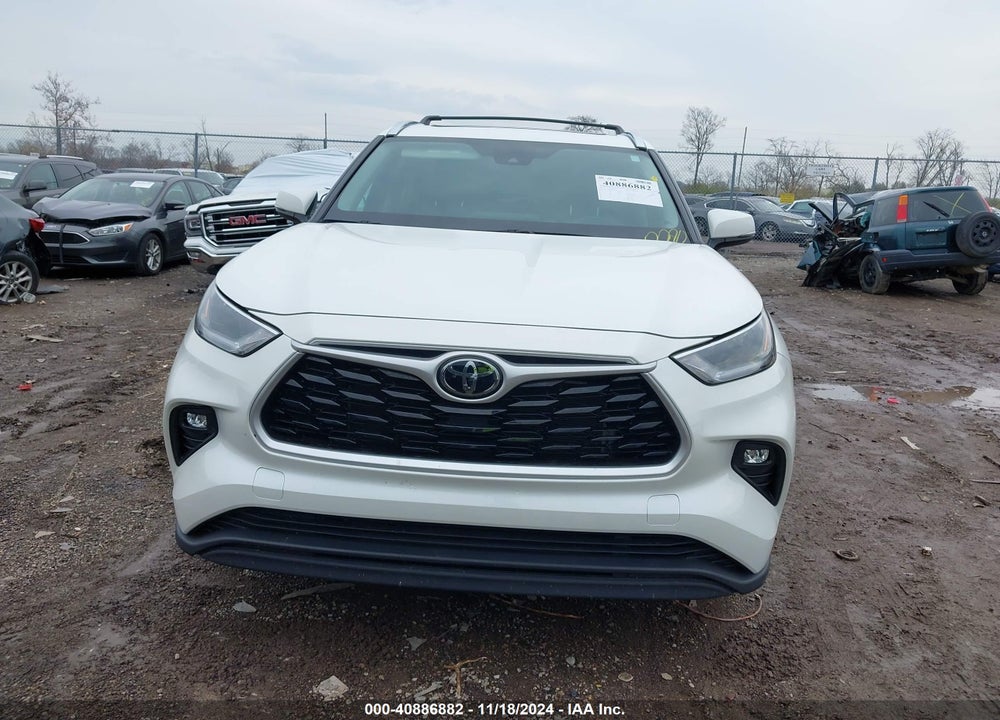 2021 TOYOTA HIGHLANDER XLE VIN: 5TDHZRBH8MS138517