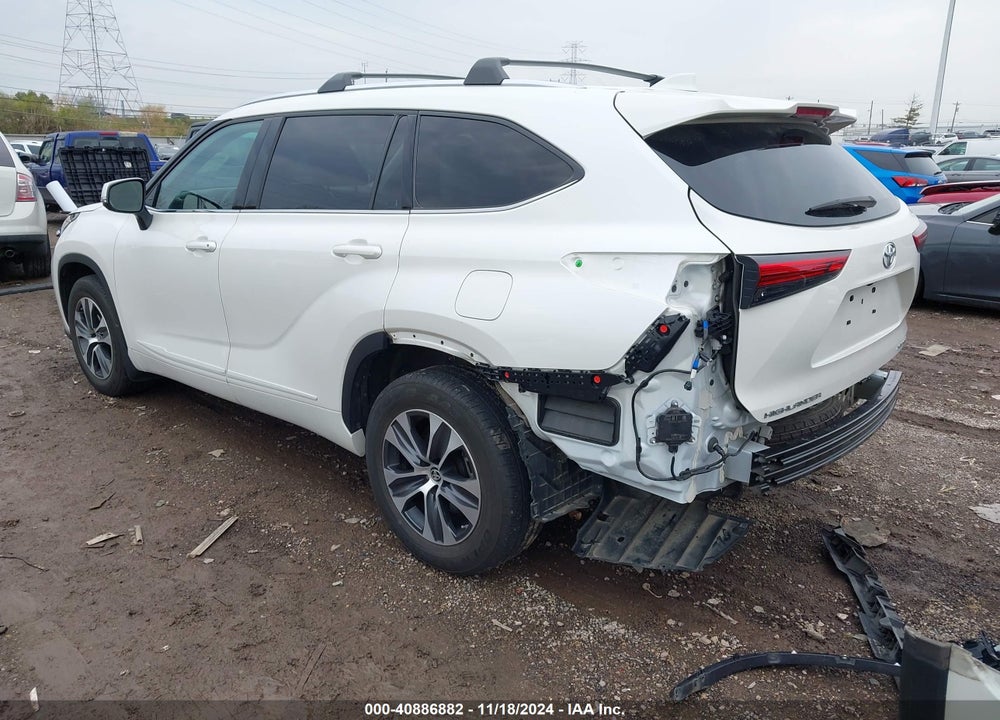 2021 TOYOTA HIGHLANDER XLE VIN: 5TDHZRBH8MS138517