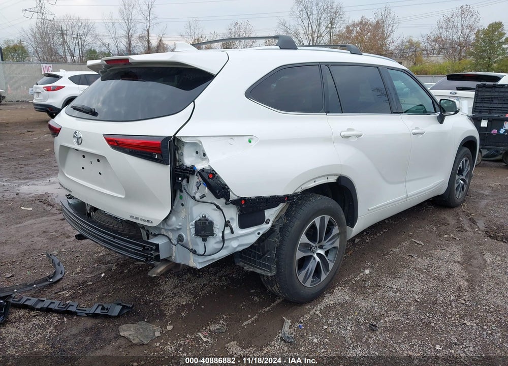 2021 TOYOTA HIGHLANDER XLE VIN: 5TDHZRBH8MS138517