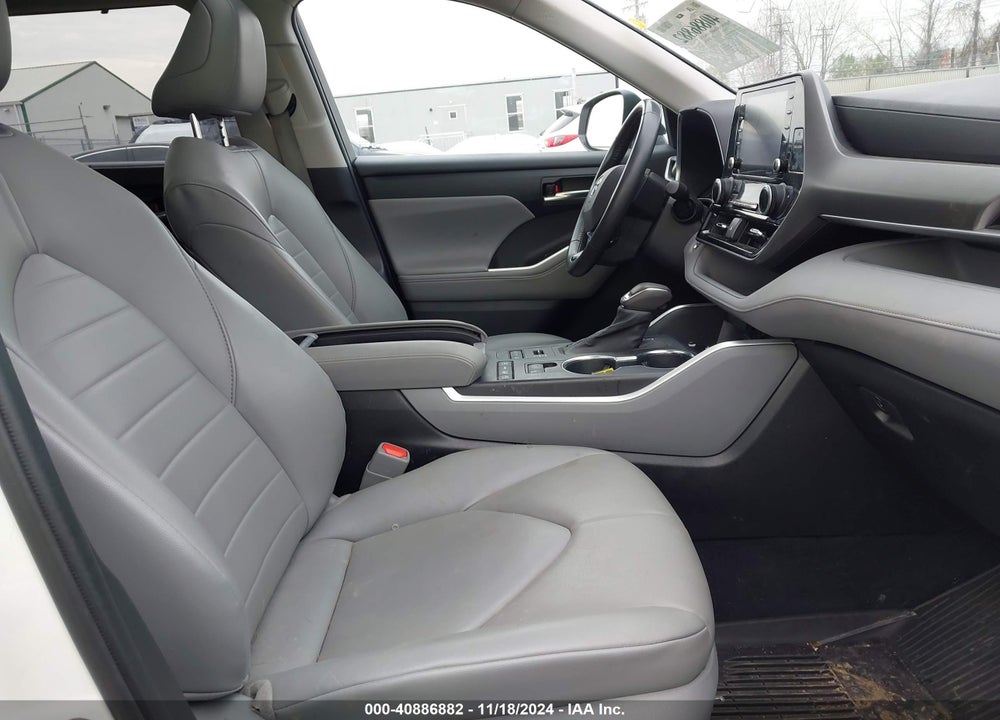 2021 TOYOTA HIGHLANDER XLE VIN: 5TDHZRBH8MS138517