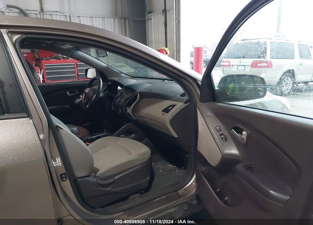 2012 HYUNDAI TUCSON GL VIN: KM8JT3AB9CU460151