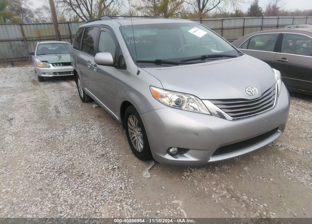 2012 TOYOTA SIENNA XLE V6 8 PASSENGER VIN: 5TDYK3DC7CS274655