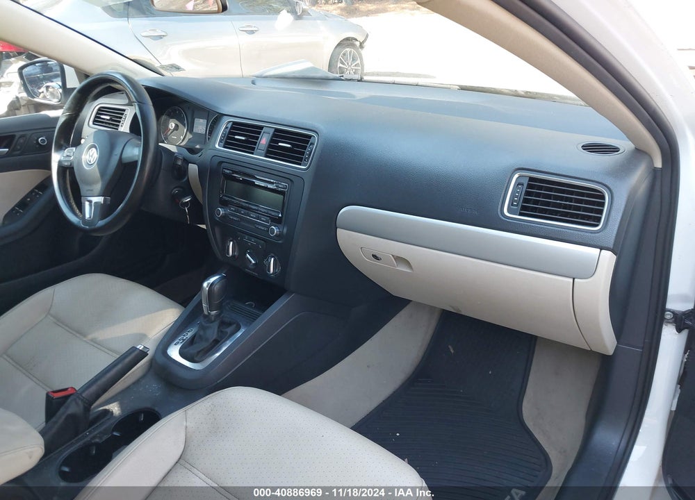 2014 VOLKSWAGEN JETTA 1.8T SE VIN: 3VWD17AJDEM356776