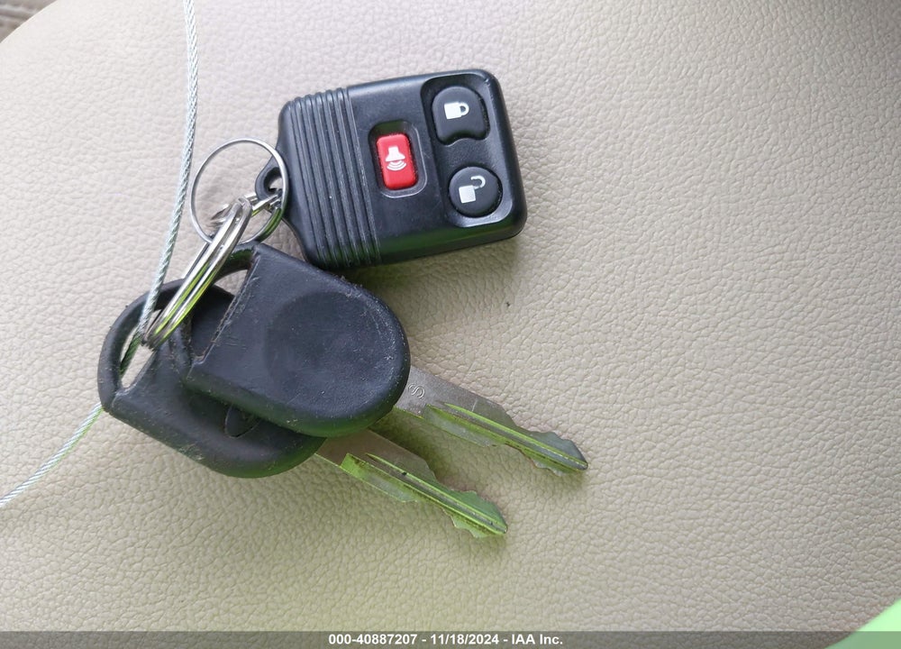 2005 FORD FREESTYLE SEL VIN: 1FMZK05135GA20093