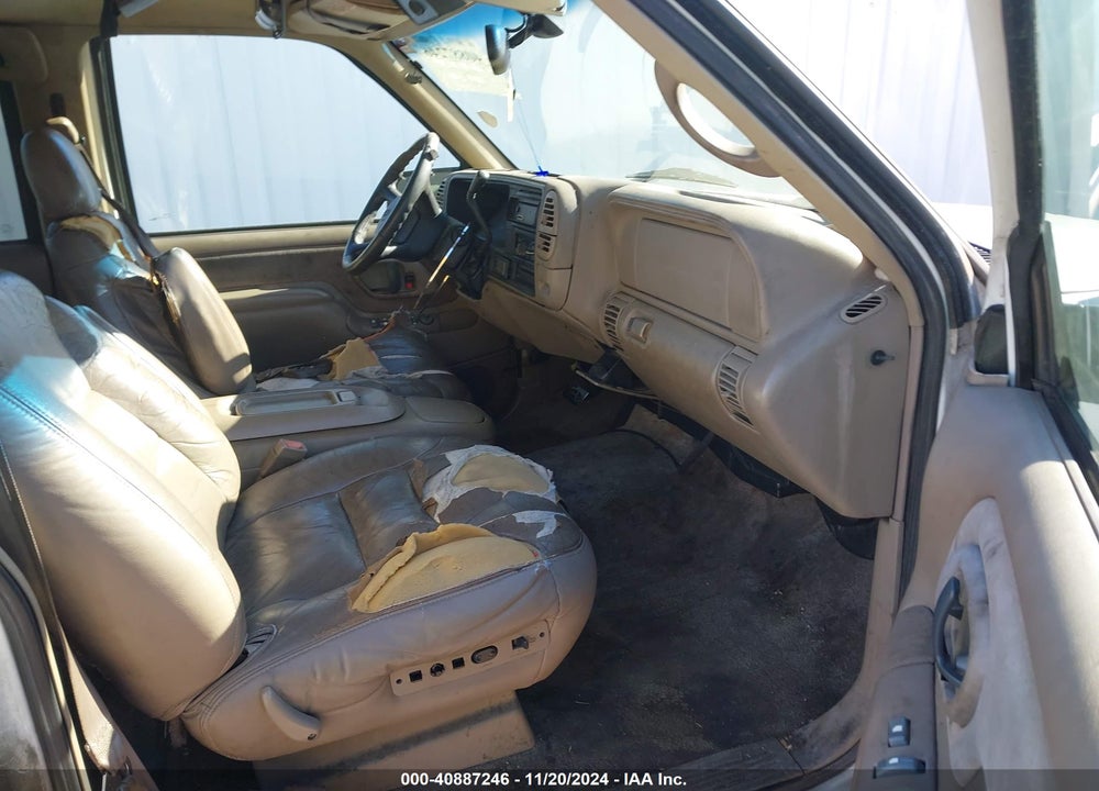 1999 CHEVROLET TAHOE LS VIN: 1GNEK13R2XJ300814
