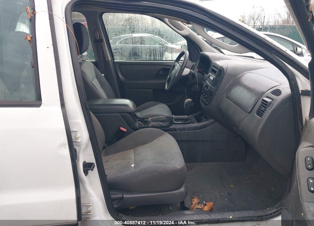 2005 FORD ESCAPE XLS VIN: 1FMYU92Z05KD72744
