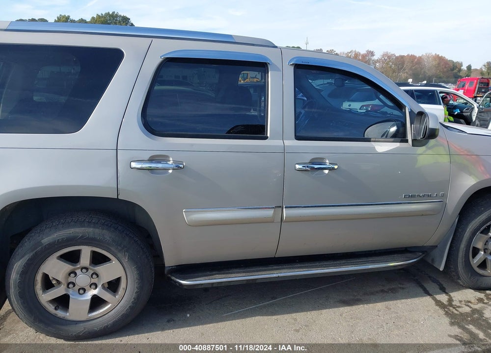 2007 GMC YUKON DENALI VIN: 1GKFK63867J378339