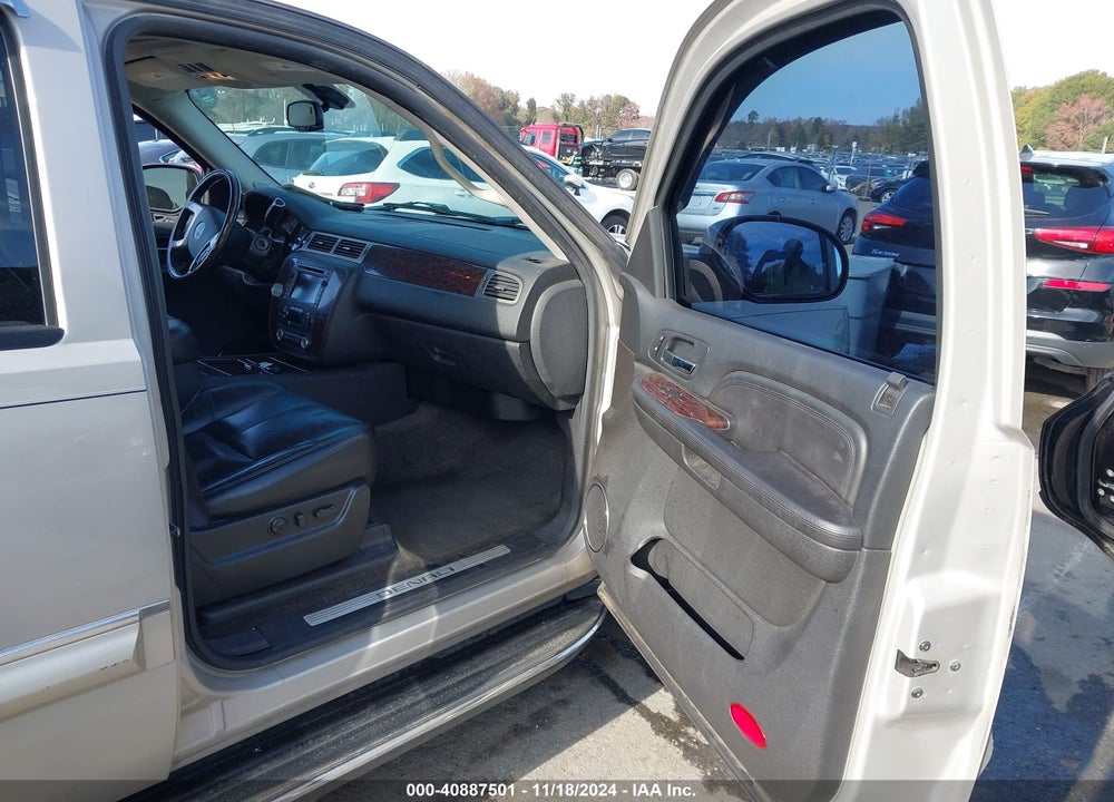 2007 GMC YUKON DENALI VIN: 1GKFK63867J378339