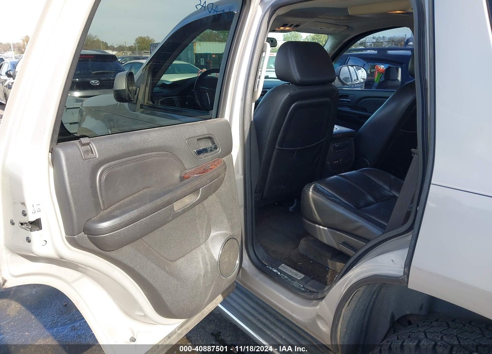 2007 GMC YUKON DENALI VIN: 1GKFK63867J378339