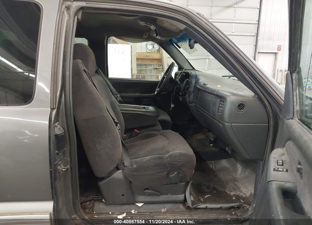 2002 CHEVROLET SILVERADO 1500 LS VIN: 2GCEK19T221296178