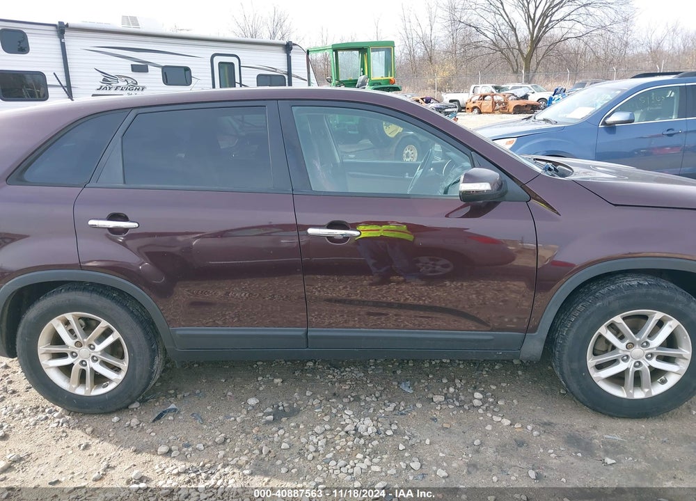 2015 KIA SORENTO LX VIN: 5XYKT3A68FG590214