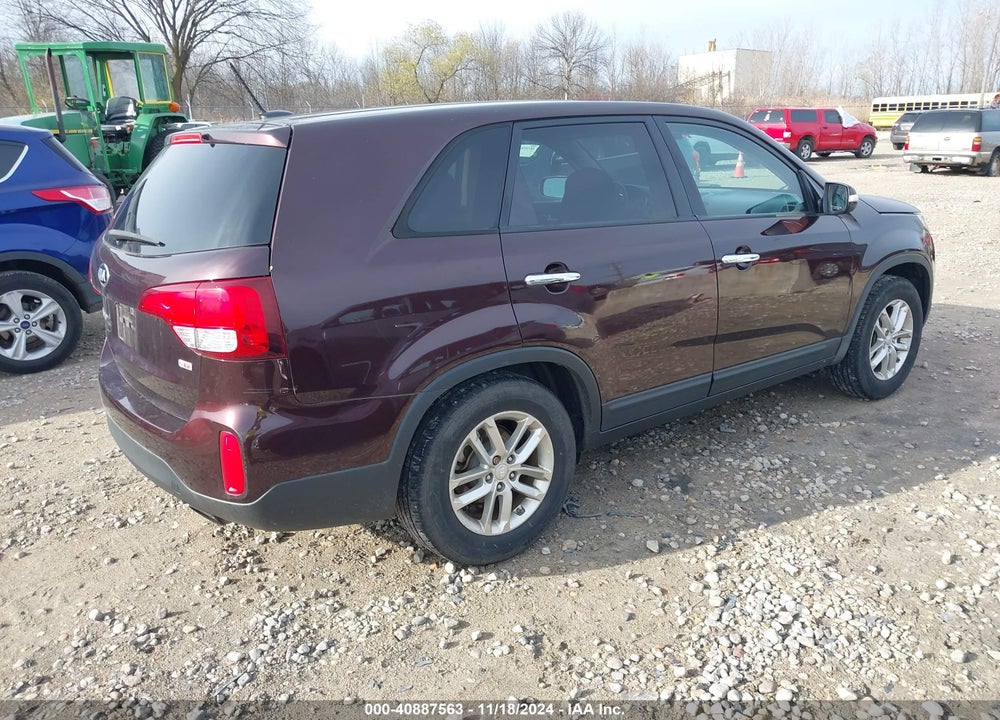 2015 KIA SORENTO LX VIN: 5XYKT3A68FG590214