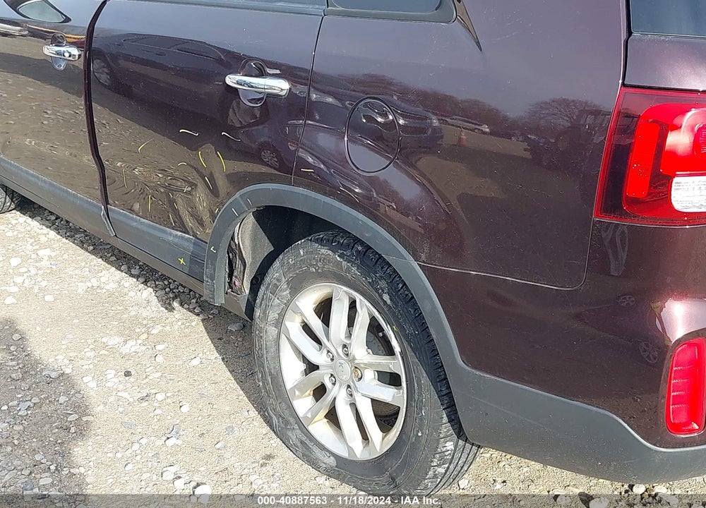 2015 KIA SORENTO LX VIN: 5XYKT3A68FG590214