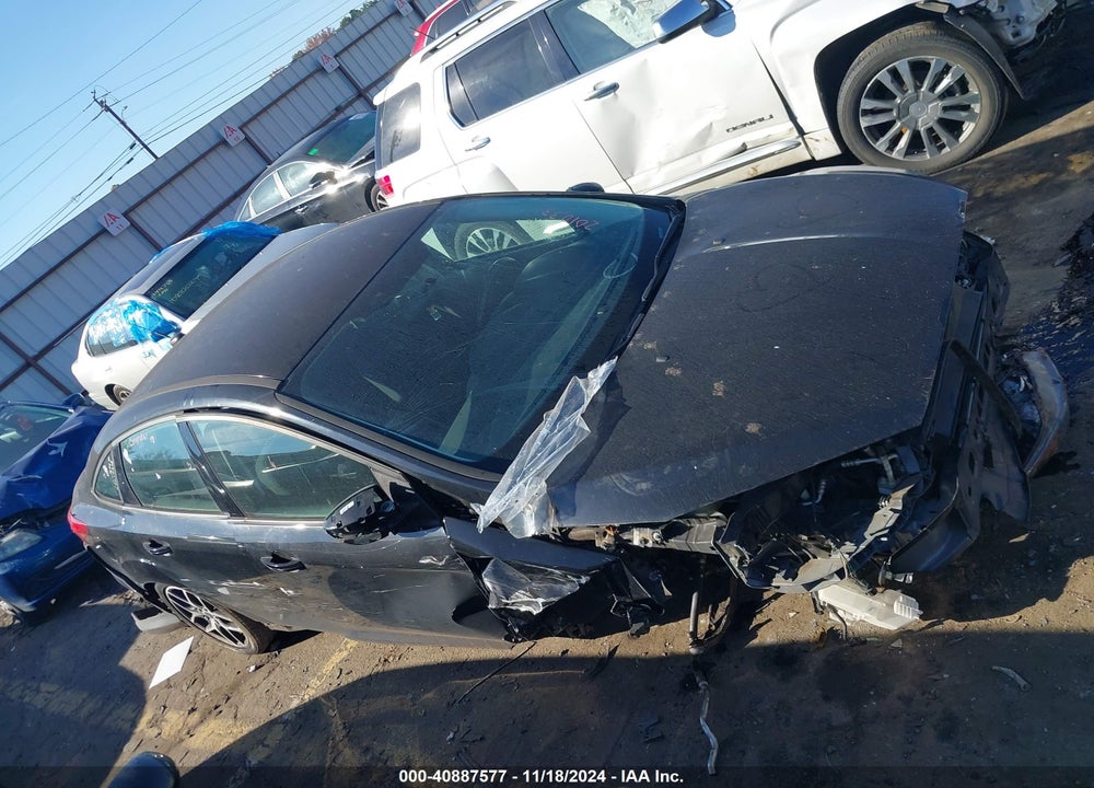 2018 FORD FOCUS SE VIN: 1FADP3F23JL201033