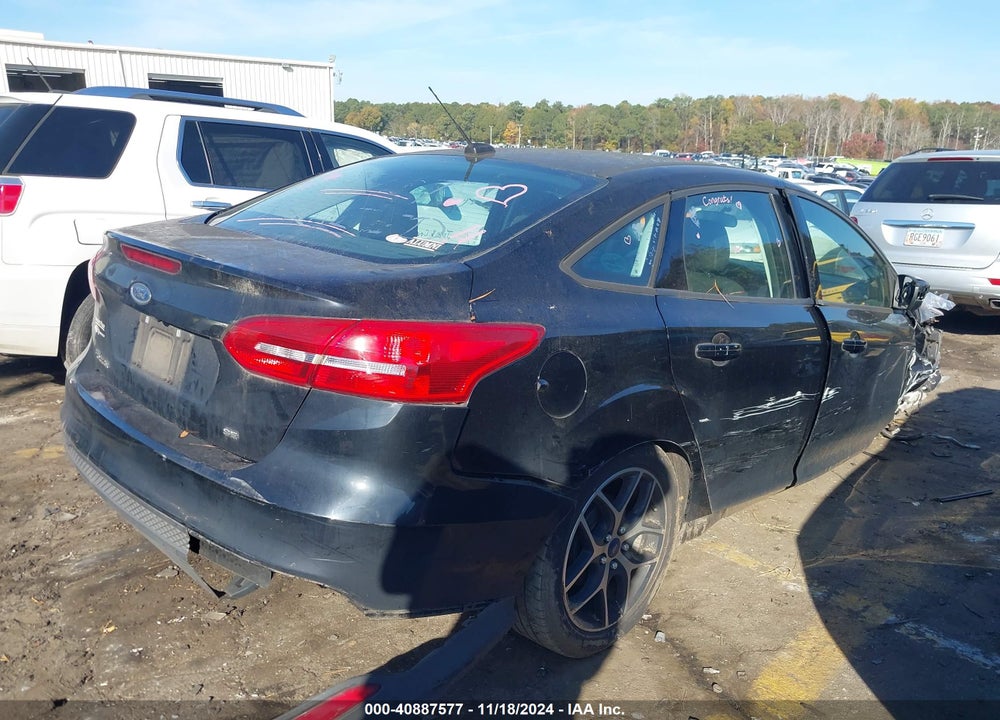 2018 FORD FOCUS SE VIN: 1FADP3F23JL201033