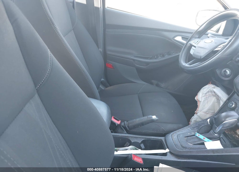 2018 FORD FOCUS SE VIN: 1FADP3F23JL201033