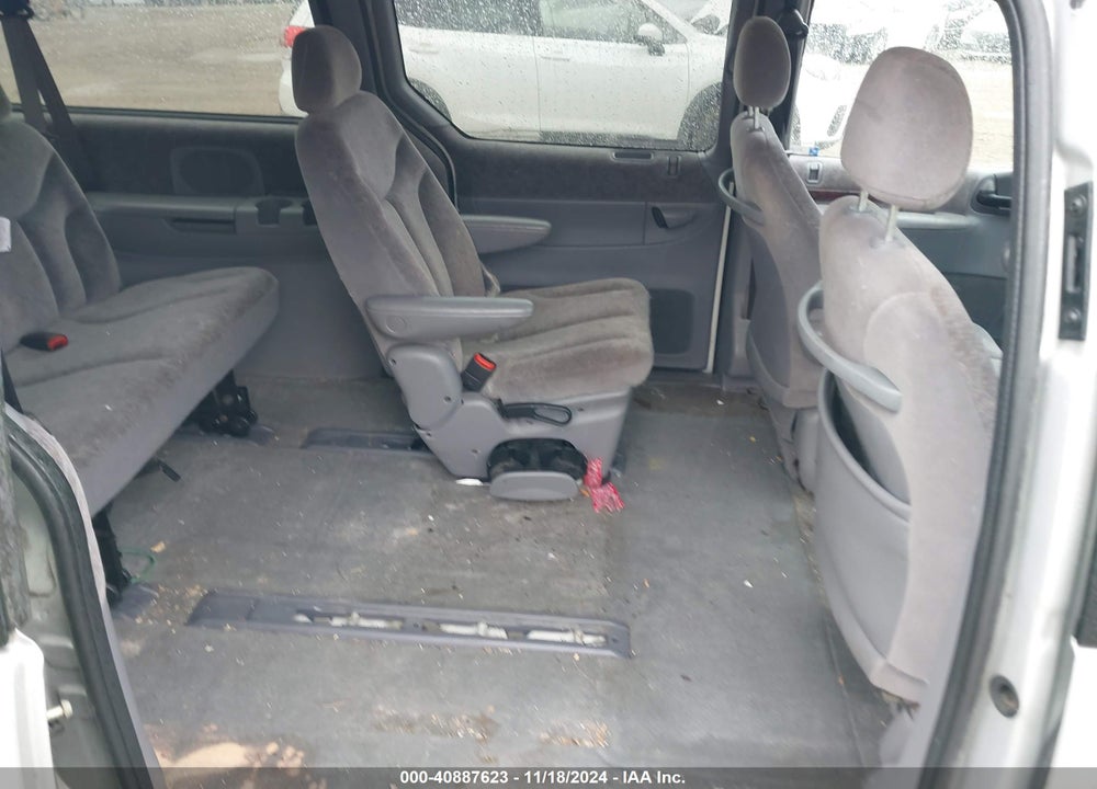 2000 CHRYSLER TOWN & COUNTRY LXI VIN: 1C4GP54L6YB520005