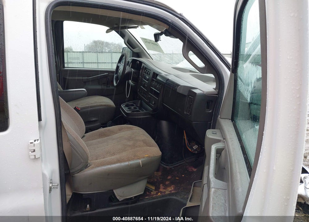 2020 CHEVROLET EXPRESS PASSENGER RWD 3500 EXTENDED WHEELBASE LT VIN: 1GAZGPFG9L1192400