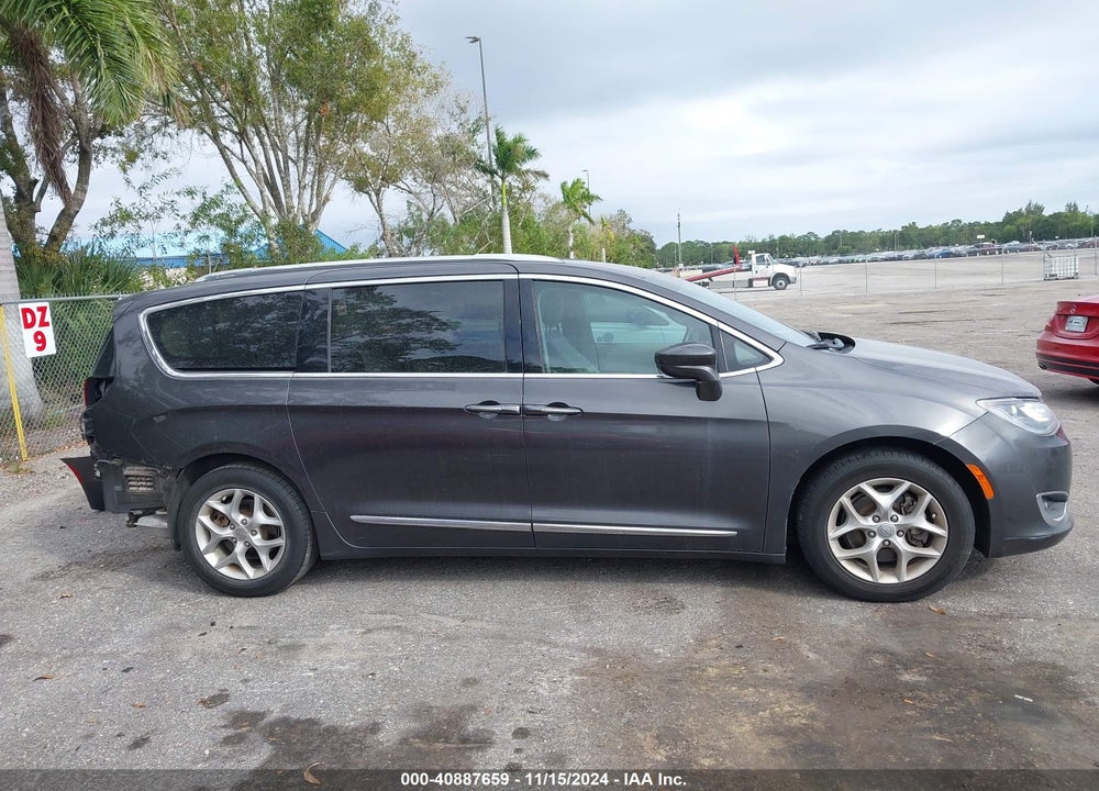 2019 CHRYSLER PACIFICA TOURING L VIN: 2C4RC1BG9KR657709