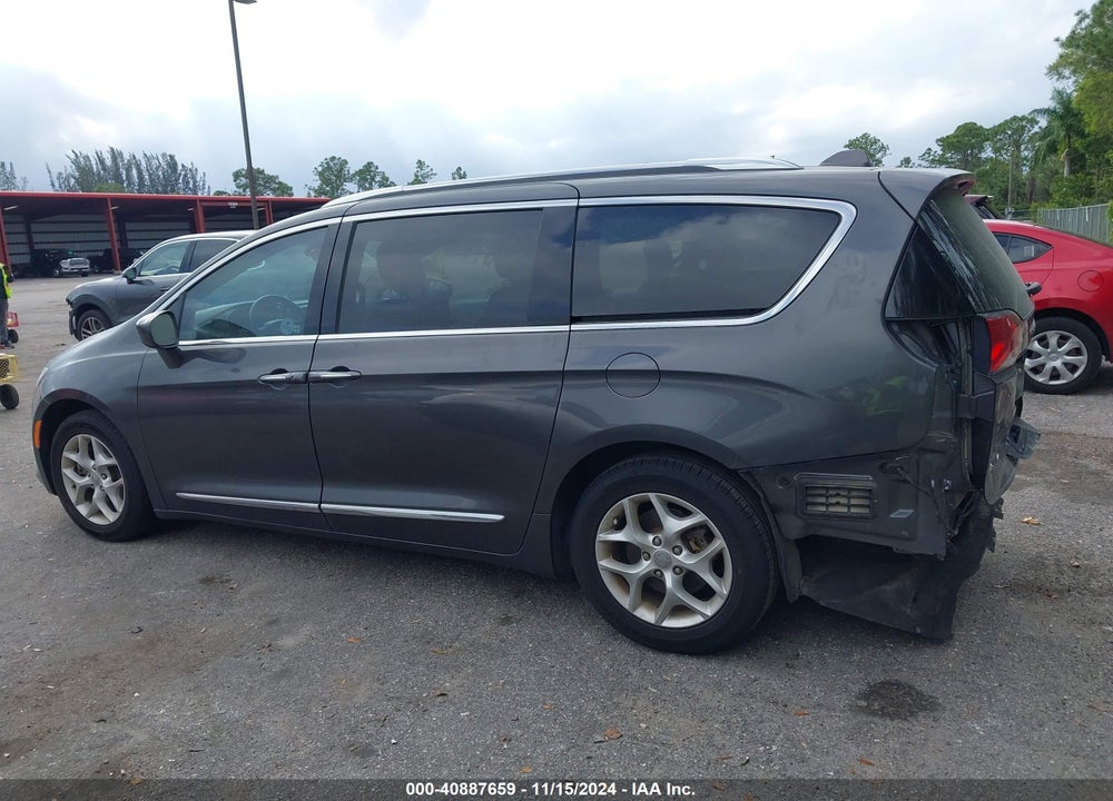 2019 CHRYSLER PACIFICA TOURING L VIN: 2C4RC1BG9KR657709