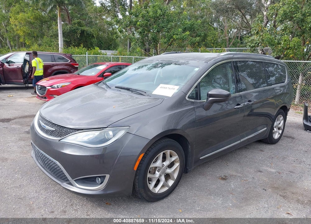 2019 CHRYSLER PACIFICA TOURING L VIN: 2C4RC1BG9KR657709