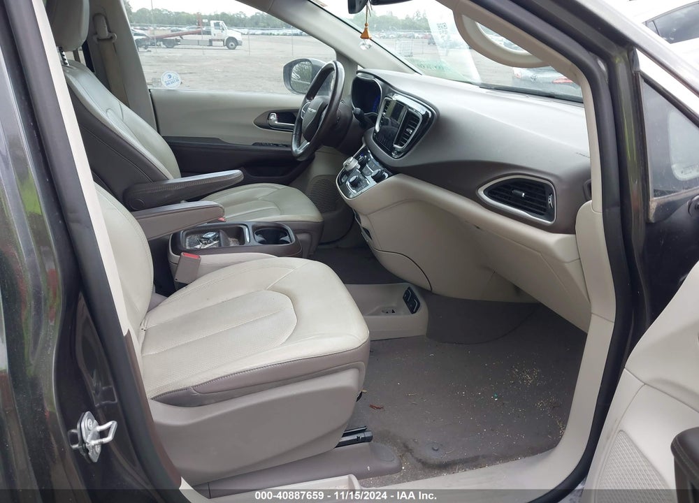 2019 CHRYSLER PACIFICA TOURING L VIN: 2C4RC1BG9KR657709
