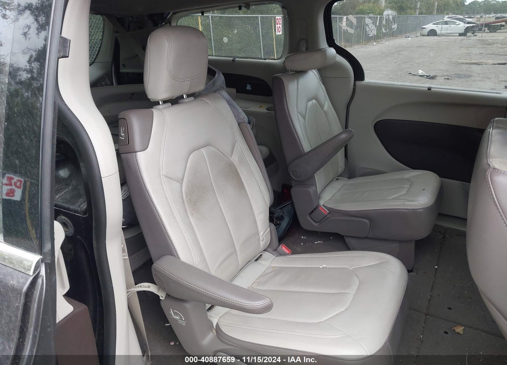 2019 CHRYSLER PACIFICA TOURING L VIN: 2C4RC1BG9KR657709