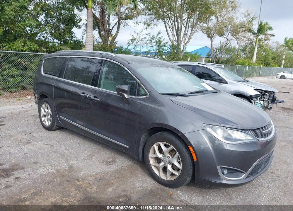2019 CHRYSLER PACIFICA TOURING L VIN: 2C4RC1BG9KR657709