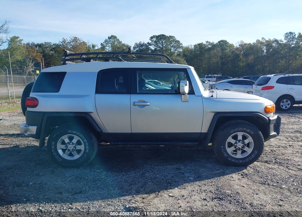 2007 TOYOTA FJ CRUISER VIN: JTEBU11FX70045524