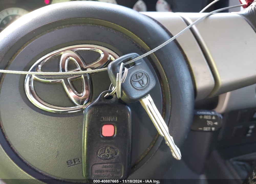 2007 TOYOTA FJ CRUISER VIN: JTEBU11FX70045524