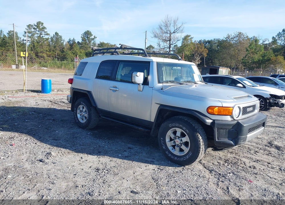 2007 TOYOTA FJ CRUISER VIN: JTEBU11FX70045524