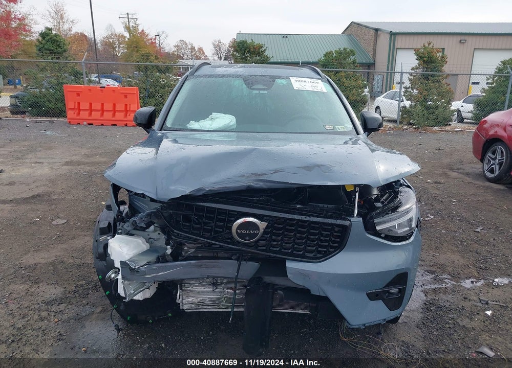 2023 VOLVO XC40 B5 ULTIMATE DARK THEME VIN: YV4L12UX6P2910597