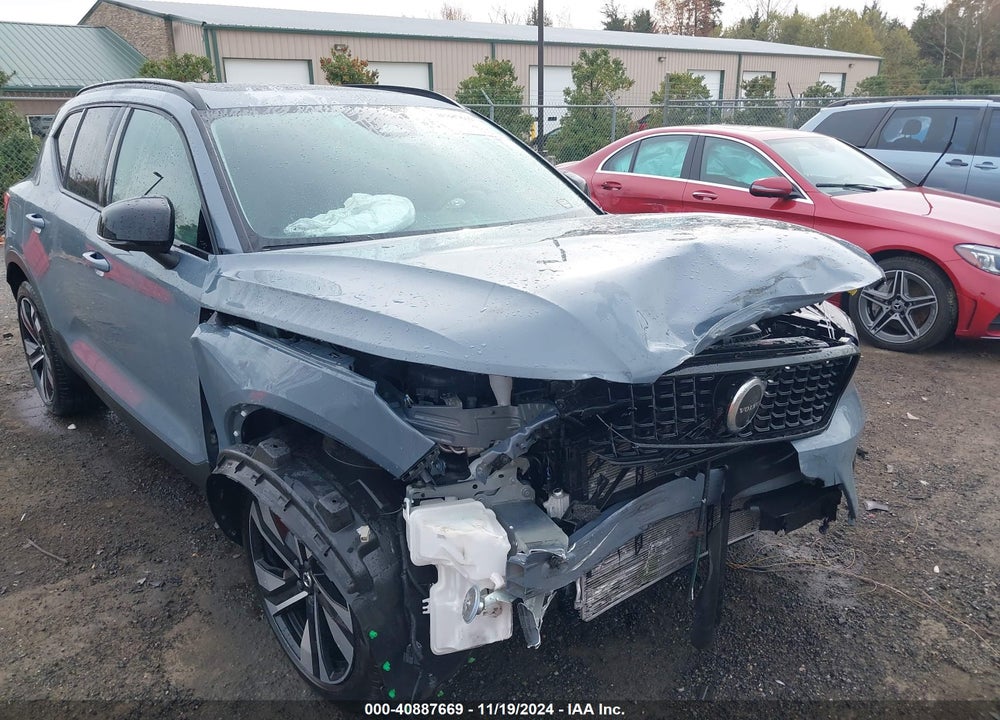 2023 VOLVO XC40 B5 ULTIMATE DARK THEME VIN: YV4L12UX6P2910597
