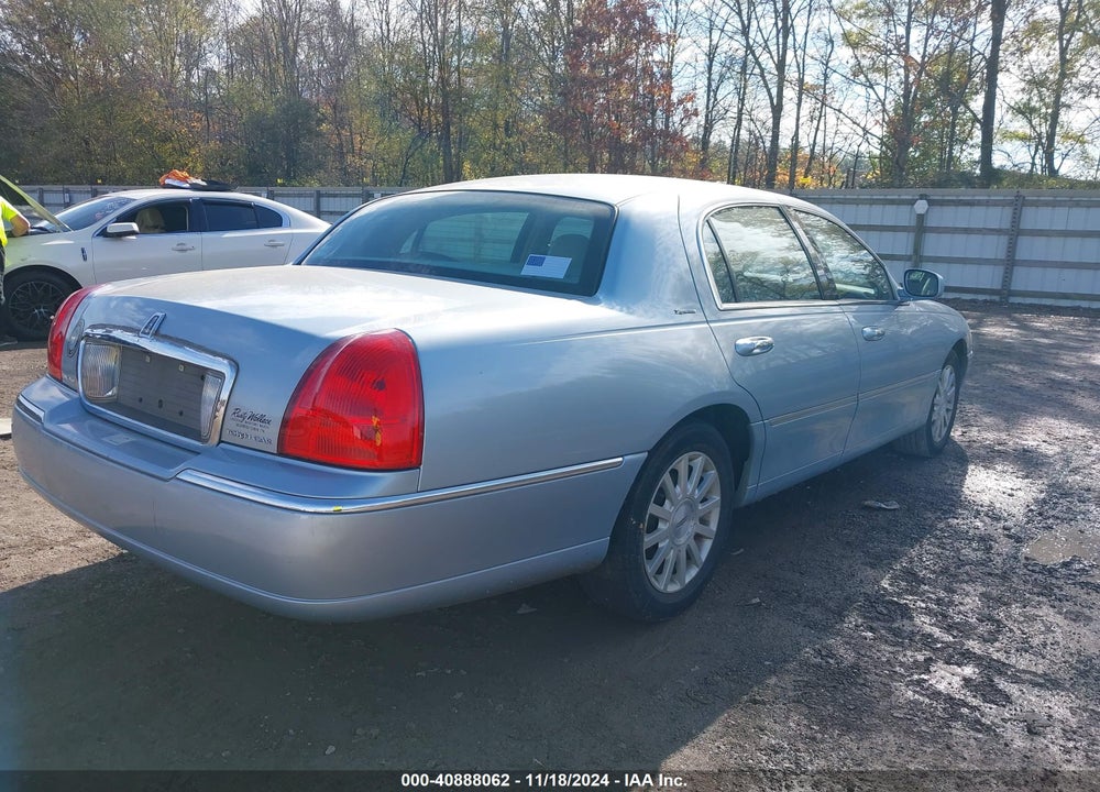 2007 LINCOLN TOWN CAR SIGNATURE VIN: 1LNHM81V27Y612949
